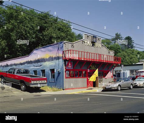 newport oregon bayfront shops.